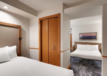 Fairfield Inn & Suites by Marriott Albany hotel thumbnail 4