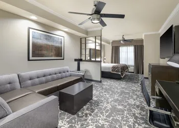 Best Western Premier Crown Chase Inn & Suites hotel thumbnail 4
