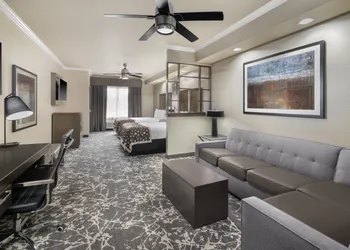 Best Western Premier Crown Chase Inn & Suites hotel thumbnail 7