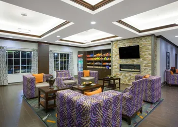 La Quinta Inn & Suites by Wyndham Tupelo hotel thumbnail 2