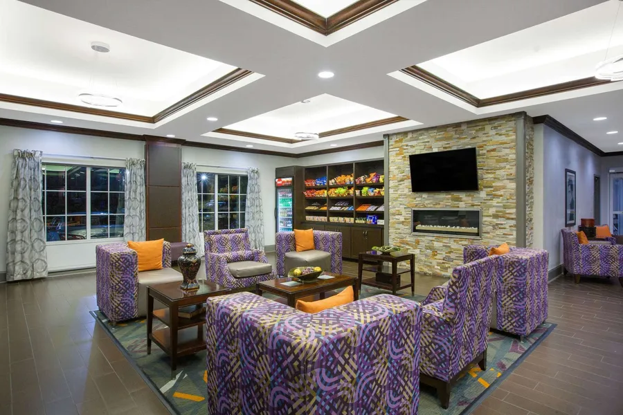 La Quinta Inn & Suites by Wyndham Tupelo hotel detail image 2