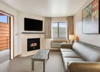 Timber Ridge Lodge and Waterpark hotel thumbnail 4