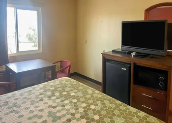 Econo Lodge Inn & Suites Corning Travel Center hotel thumbnail 4