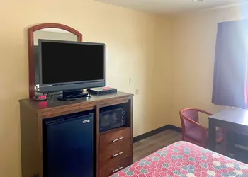 Econo Lodge Inn & Suites Corning Travel Center hotel thumbnail 5