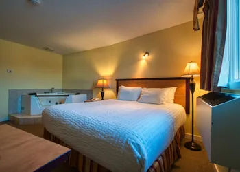 Park West Inn hotel thumbnail 5