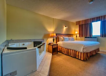Park West Inn hotel thumbnail 8