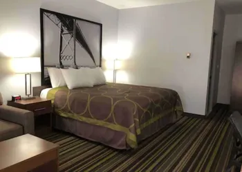 Super 8 by Wyndham Windsor/Dougall hotel thumbnail 5