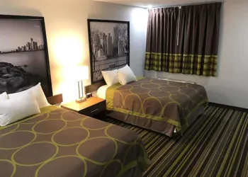 Super 8 by Wyndham Windsor/Dougall hotel thumbnail 6