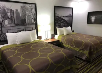 Super 8 by Wyndham Windsor/Dougall hotel thumbnail 7