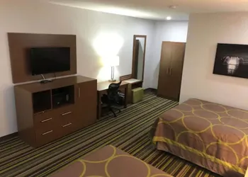 Super 8 by Wyndham Windsor/Dougall hotel thumbnail 8