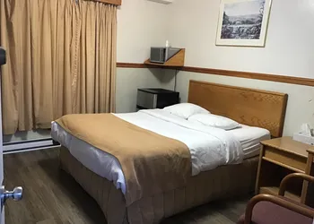 Kingsway Inn Motel hotel thumbnail 2