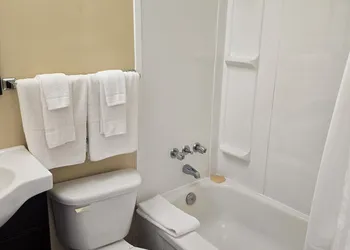 MacNeil's Motel hotel thumbnail 6