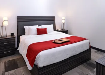 Best Western Plus Airport Inn & Suites hotel thumbnail 4