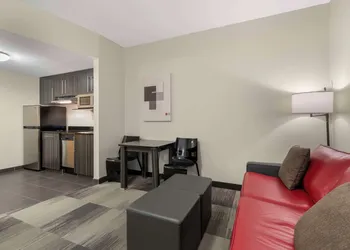 Best Western Plus Airport Inn & Suites hotel thumbnail 8