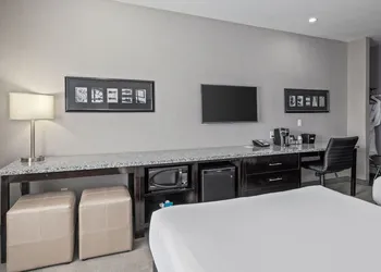 Home Inn and Suites Regina Airport hotel thumbnail 7