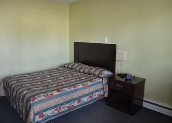 Coachman Inn hotel thumbnail 3
