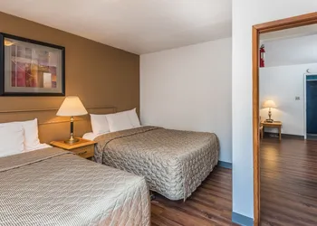 The Bluebird Motel hotel thumbnail 4