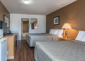 The Bluebird Motel hotel thumbnail 6