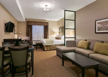 Best Western Plus Okotoks Inn & Suites hotel thumbnail 8