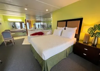 Grand Persepolis Inn hotel thumbnail 7