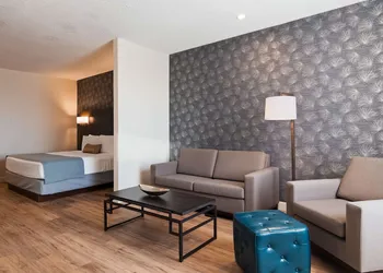 Best Western Plus Montreal East hotel thumbnail 6