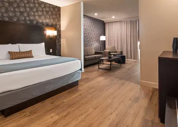Best Western Plus Montreal East hotel thumbnail 7