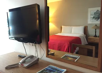 Auberge Du Grand Lac hotel thumbnail 8
