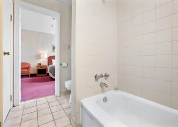 Royal Inn and Suites at Guelph hotel thumbnail 5