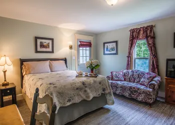 Heartwood Inn hotel thumbnail 3