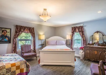 Heartwood Inn hotel thumbnail 4