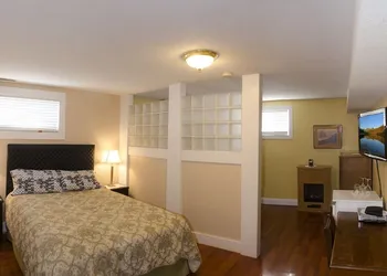 Heartwood Inn hotel thumbnail 5