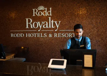 Rodd Royalty hotel thumbnail 2