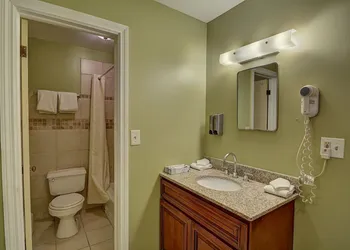 Colonial Motel hotel thumbnail 4