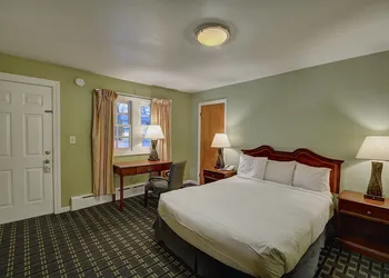 Colonial Motel hotel thumbnail 6