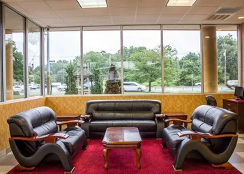 Rodeway Inn Macarthur Airport hotel thumbnail 2
