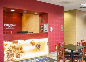 Rodeway Inn Macarthur Airport hotel thumbnail 4