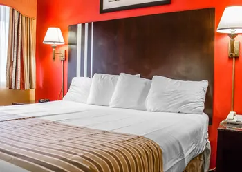 Rodeway Inn Macarthur Airport hotel thumbnail 6