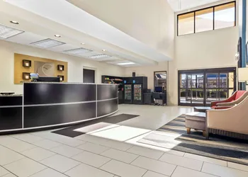 Comfort Suites Lumberton North hotel thumbnail 2