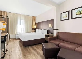 Comfort Suites Lumberton North hotel thumbnail 4
