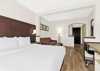 Comfort Suites Lumberton North hotel thumbnail 5