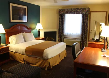 Holiday Inn Express Mackinaw City by IHG hotel thumbnail 3