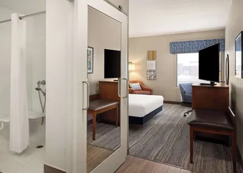 Hampton Inn Minneapolis NW Maple Grove hotel thumbnail 4