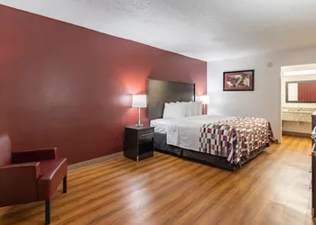 Red Roof Inn Forsyth hotel thumbnail 6