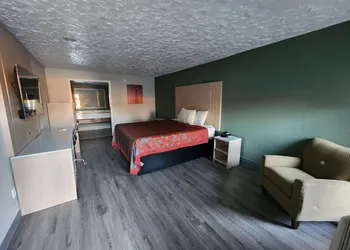 Americas Best Value Inn Longview hotel thumbnail 5