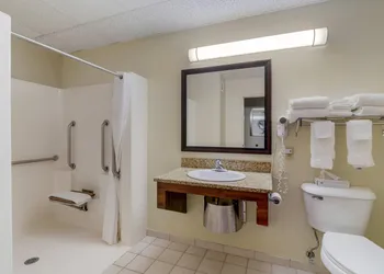 Comfort Inn Bismarck hotel thumbnail 6