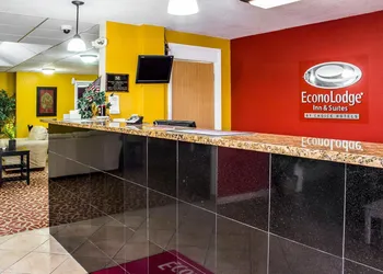 Econo Lodge Inn & Suites Walnut hotel thumbnail 3