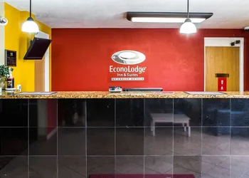 Econo Lodge Inn & Suites Walnut hotel thumbnail 5