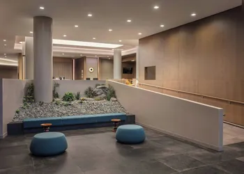 Sheraton LaGuardia East Hotel hotel thumbnail 2