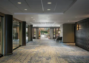 Sheraton LaGuardia East Hotel hotel thumbnail 4