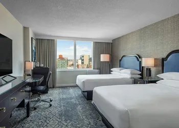 Sheraton LaGuardia East Hotel hotel thumbnail 6